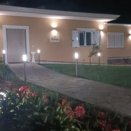 Anna Panzió Paestum